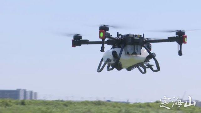 凯发国际P80农业无人机在田间飞过，助力定海实现智慧农业