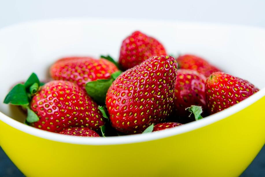 设施草莓如何防治病虫害？药剂选择有什么要求？