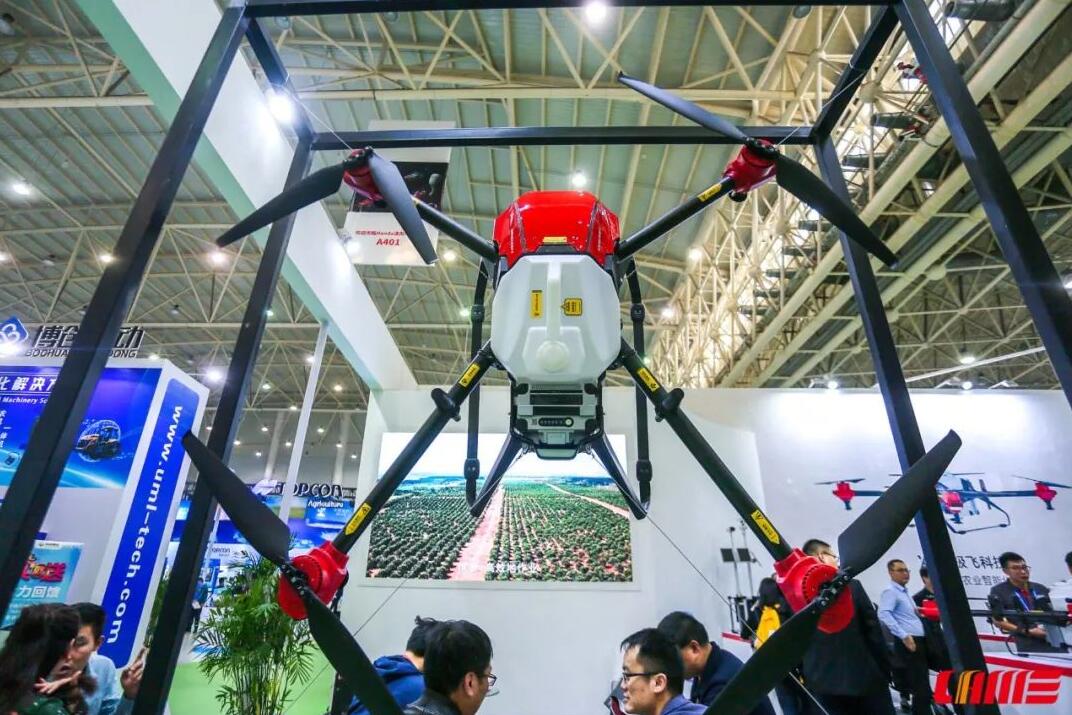 一起跟着极飞的用户，来参观武汉国际农机展吧