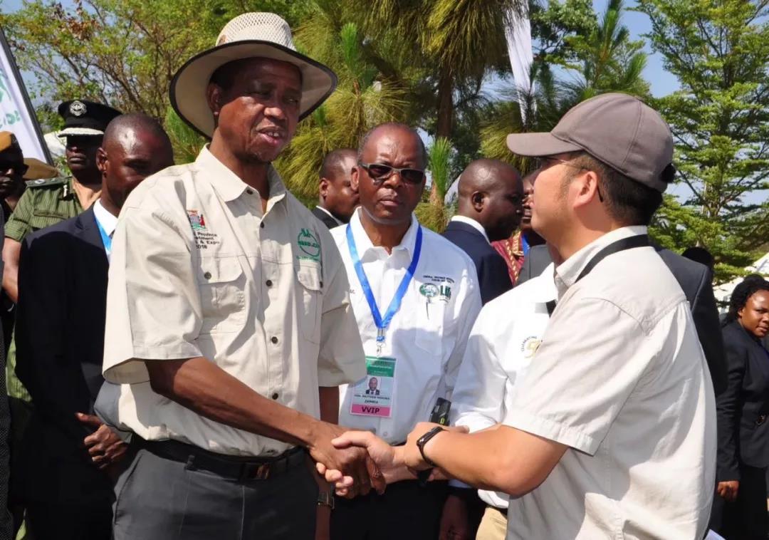赞比亚总统与极飞合作伙伴交流