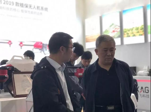 中国农业机械协会杨林副会长莅临极飞展位指导工作