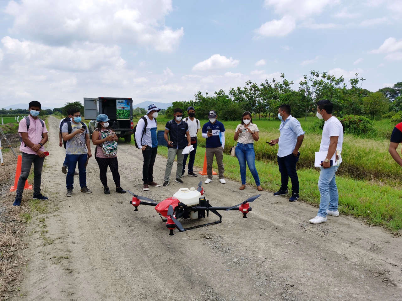 Practical drone training curriculum for students in Ecuador (source: Megadrone SA)