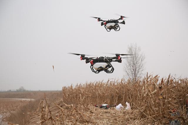 極飛P80農業無人機正在·準備起飛作業
