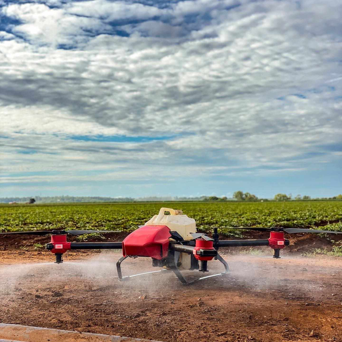 When the sky has cleared up, the XAG drone was tested its atomisation spray effect which could reduce use of pesticides and water, therefore helping preserve soil moisture to better handle the dry condition.