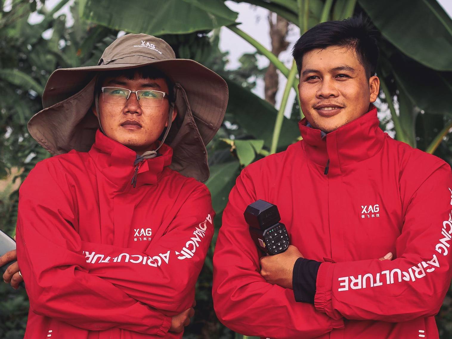 Watching the drone returns, these two XAG pilots enjoy the peaceful moment of finishing a busy day on farm. How’s about the result of work? You can easily tell the work result from the proud look on their faces.