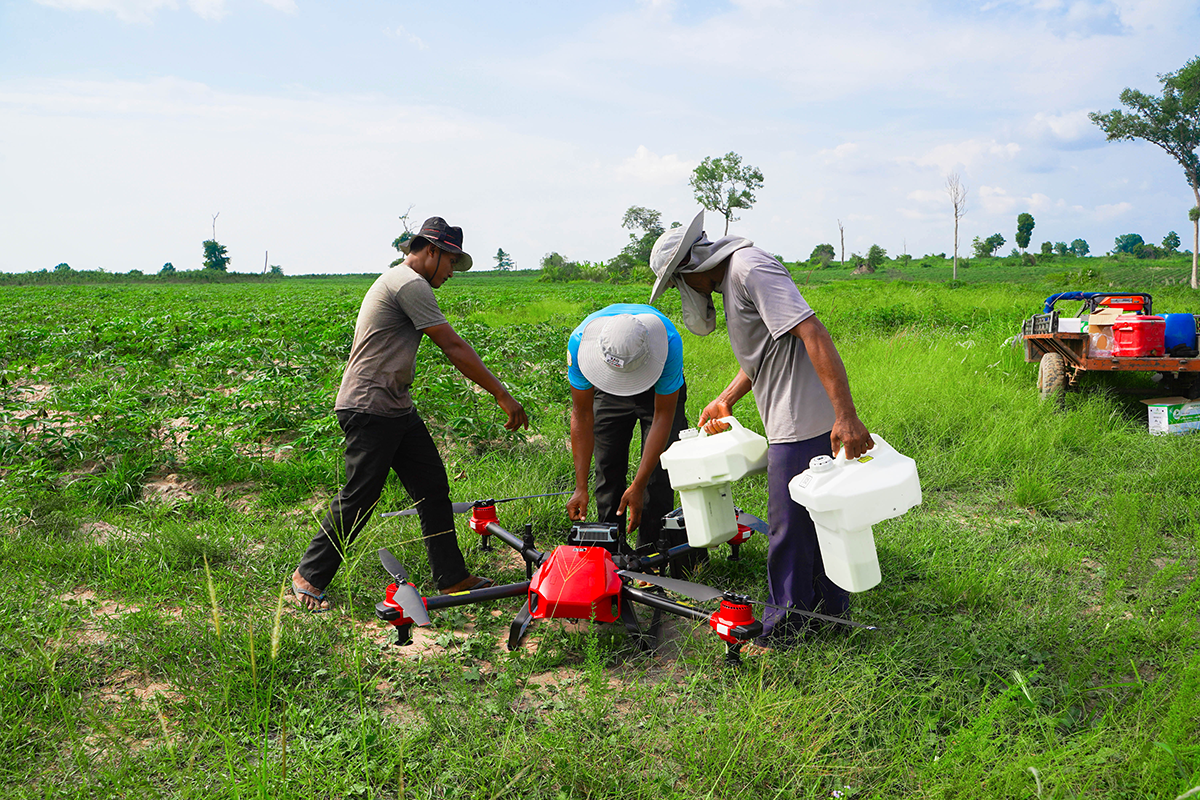 Cambodian farmers installed smart liquid tank to the XAG agricultural drone