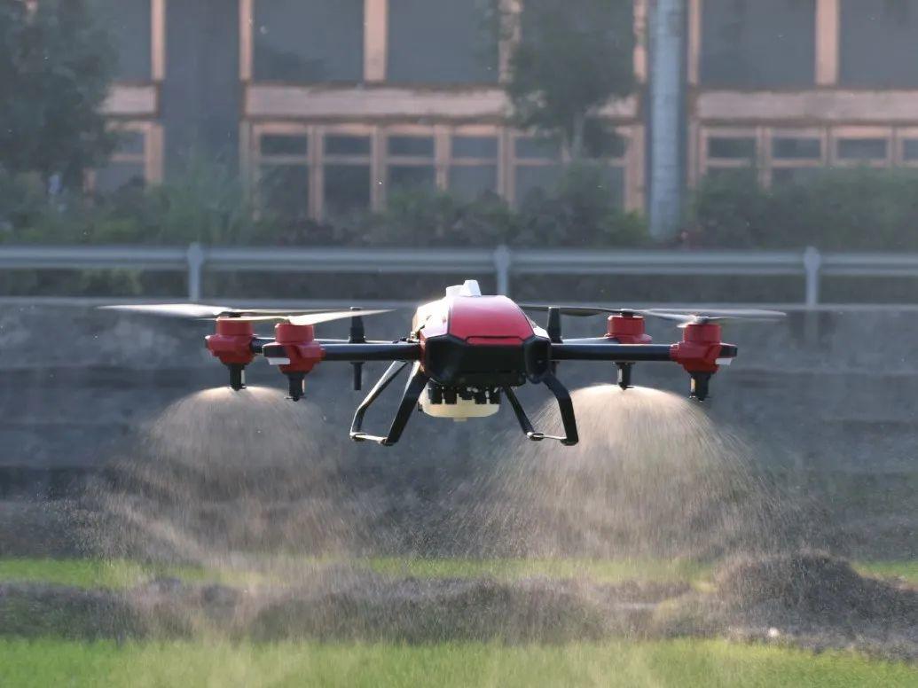 极飞农业无人机正在自主飞行